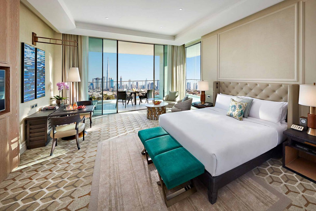 Chambre XXL avec vue panoramique sur Dubaï et sa skyline à couper le souffle © MOHG