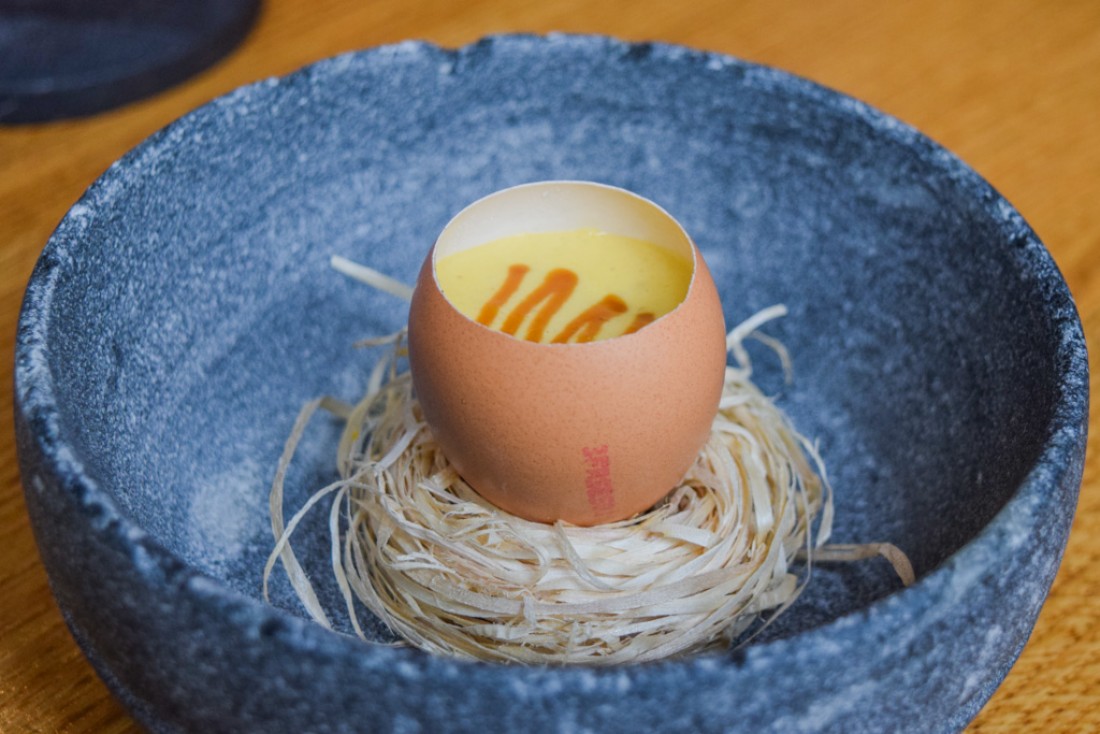 L'oeuf est servi dans son nid. Un exemple de l'originalité des assiettes créées par David Toutain© Yonder.fr