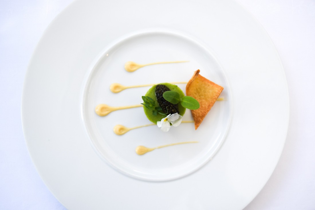 Entrée : Tourteau de Bretagne au naturel, avocat et caviar osciètre royal © Yonder.fr