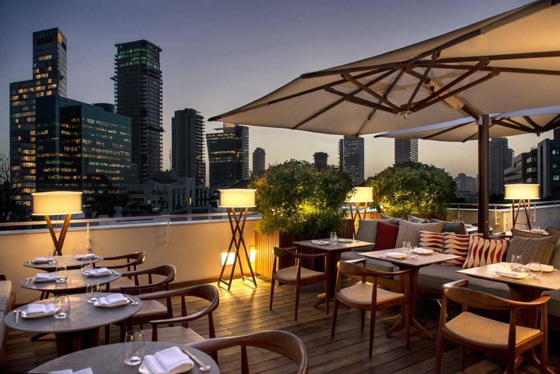 Sur le rooftop du Norman, le restaurant d'inspiration japonaise Dinings © Sivan Askayo