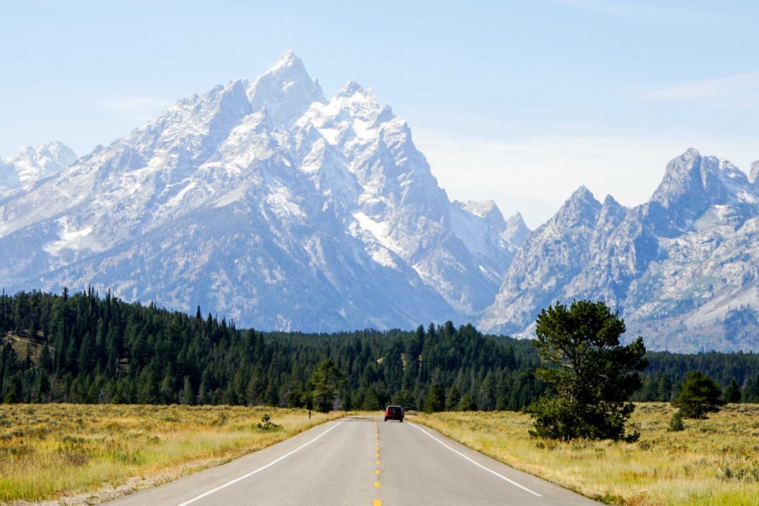 La chaîne de montagnes de Grand Teton depuis l'intérieur du Parc national © YONDER.fr