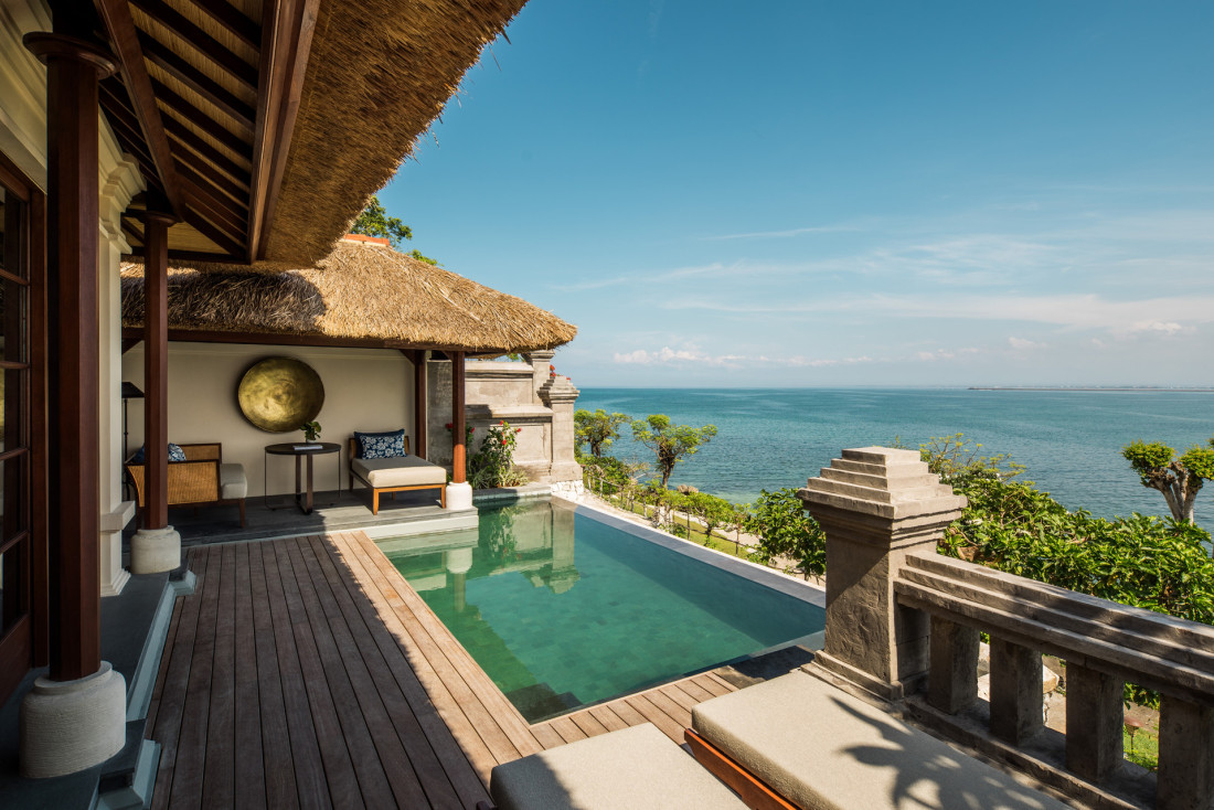 Une villa et sa piscine, vue sur la baie © Four Seasons Resort Bali at Jimbaran Bay