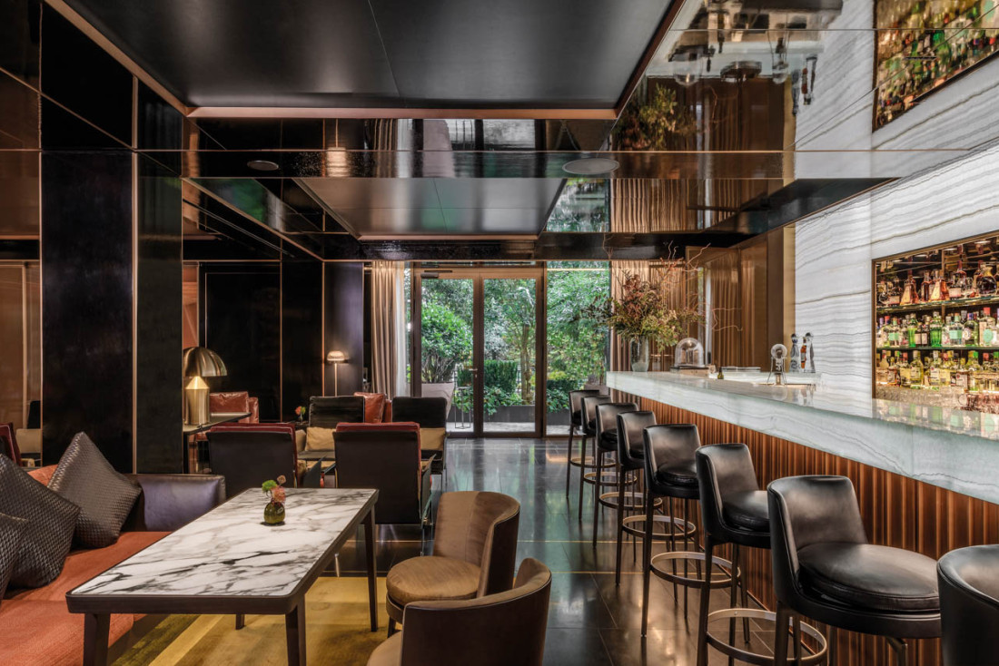 Le bar du restaurant de l'hôtel Bvlgari Paris
