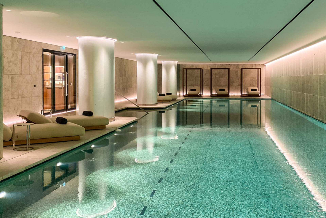 La luxueuse piscine du Bulgari Hotel Paris, inauguré en décembre 2021 © Bulgari Hotels & Resorts