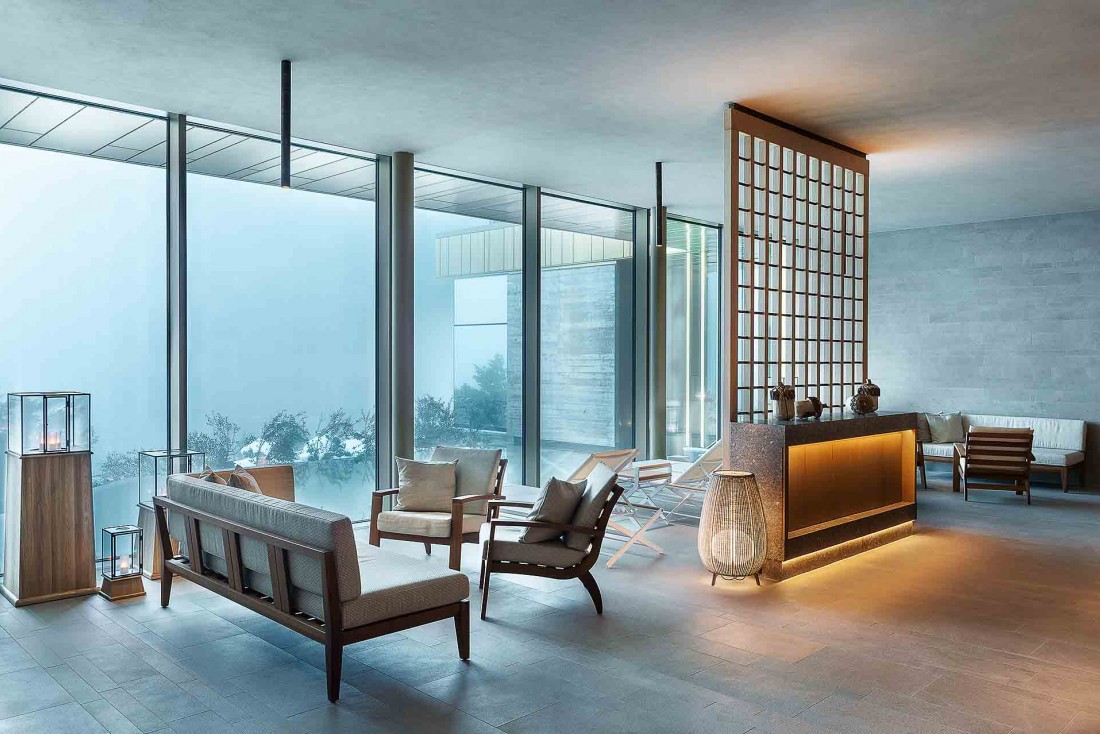 Espace de relaxation avec vue à l'Alpine Spa du Bürgenstock Resort © Bürgenstock Hotels AG