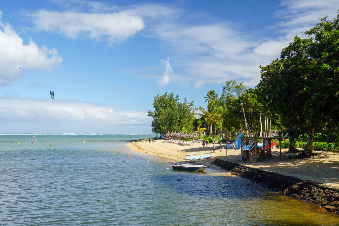 Le C Beach Club, où lézarder au soleil, se restaurer et pratiquer de nombreuses activités nautiques © Circé Lefebvre