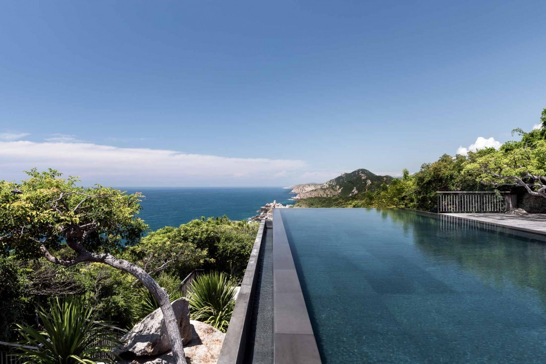 La Cliff Pool, bassin à débordement, est la piscine iconique du resort © Aman