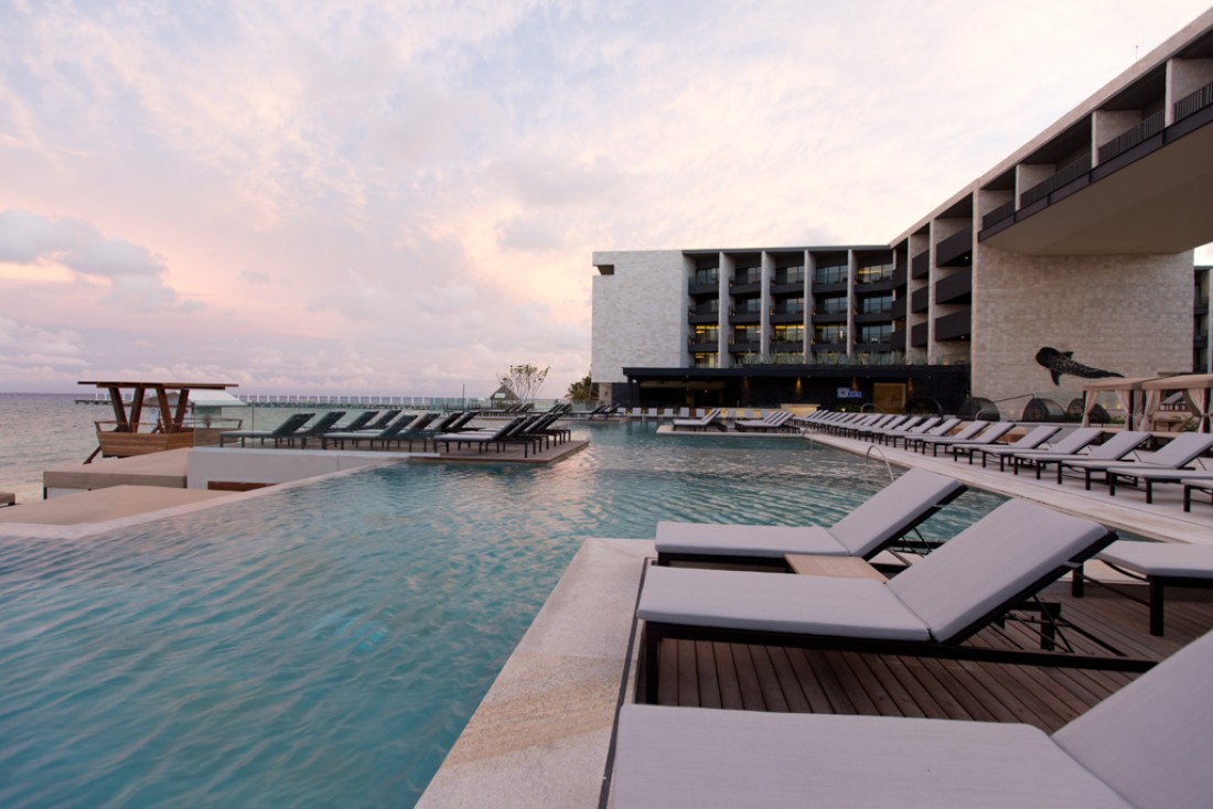 Le soleil se pare souvent d'une teinte rose au moment du doucher du soleil © Grand Hyatt Playa del Carmen