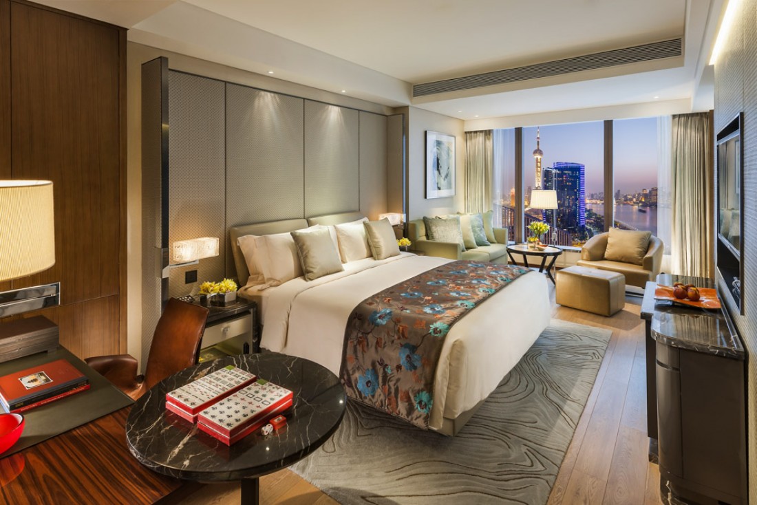 Les chambres du Mandarin Oriental Pudong sont des merveilles de confort et de luxe © MOHG