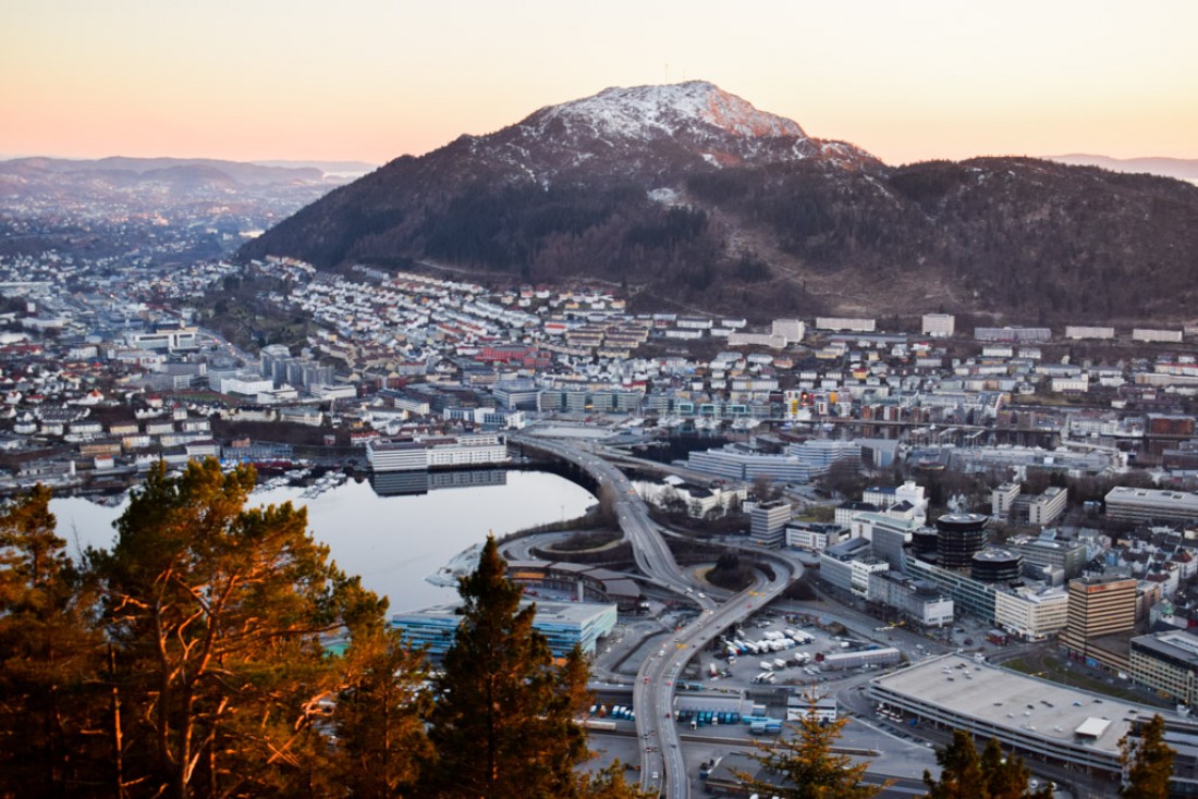 Vue sur les environs de Bergen depuis le mont Fløyen © YONDER.fr