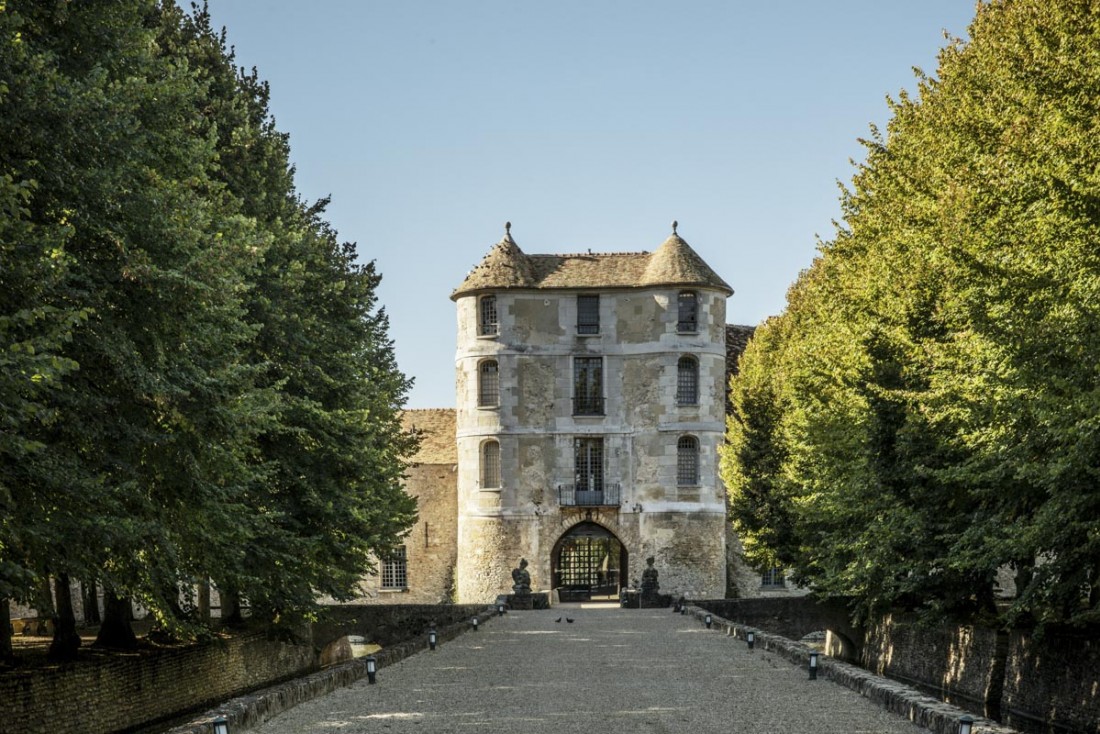 L'arrivée au Château de Villiers-le-Mahieu donne le ton © Karel Balas