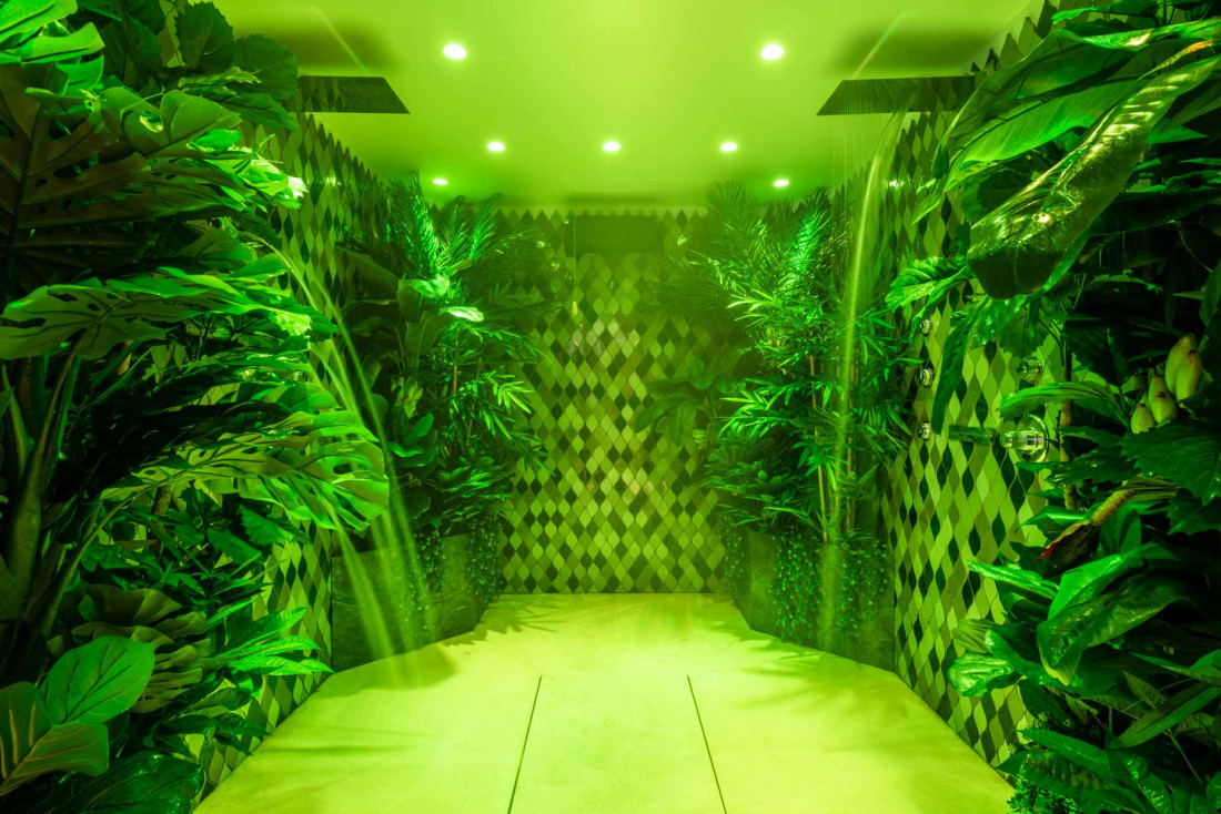 On profite d'un parcours sensoriel au spa Sisley © Alexandre Chaplier