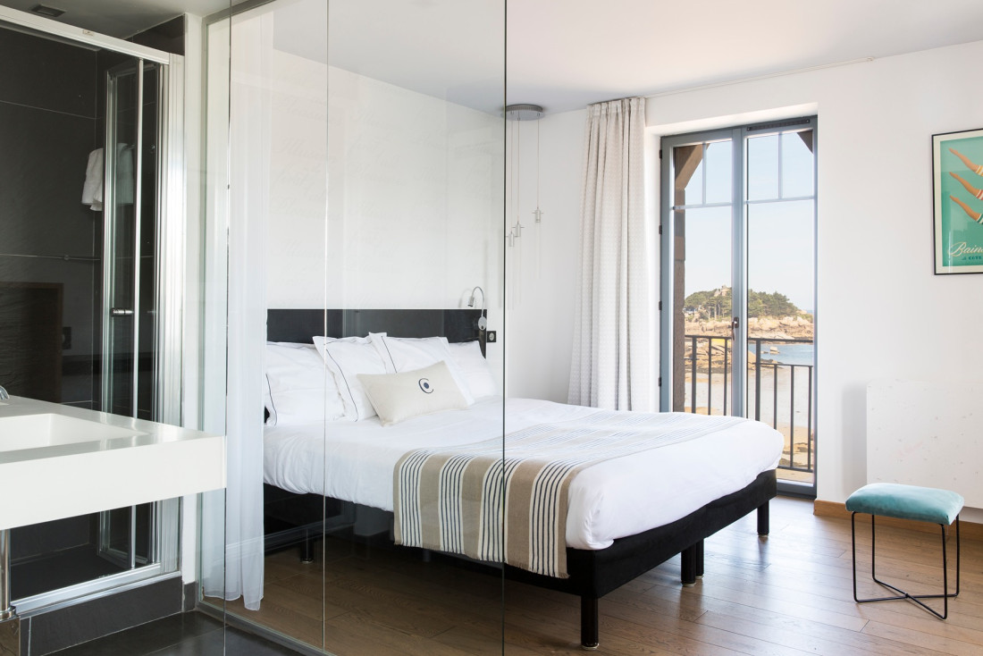Chambre avec vue mer au Castel Beau Site, un des meilleurs hôtels pour un mariage en Bretagne © Duronsoy Yves