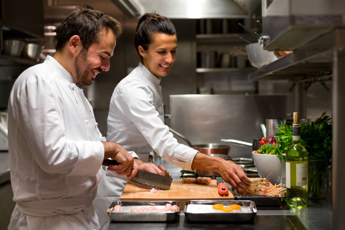 Les chefs Oliver Piras et Alessandra Del Favero, en couple en cuisine comme à la ville © Royal Monceau - Raffles Paris