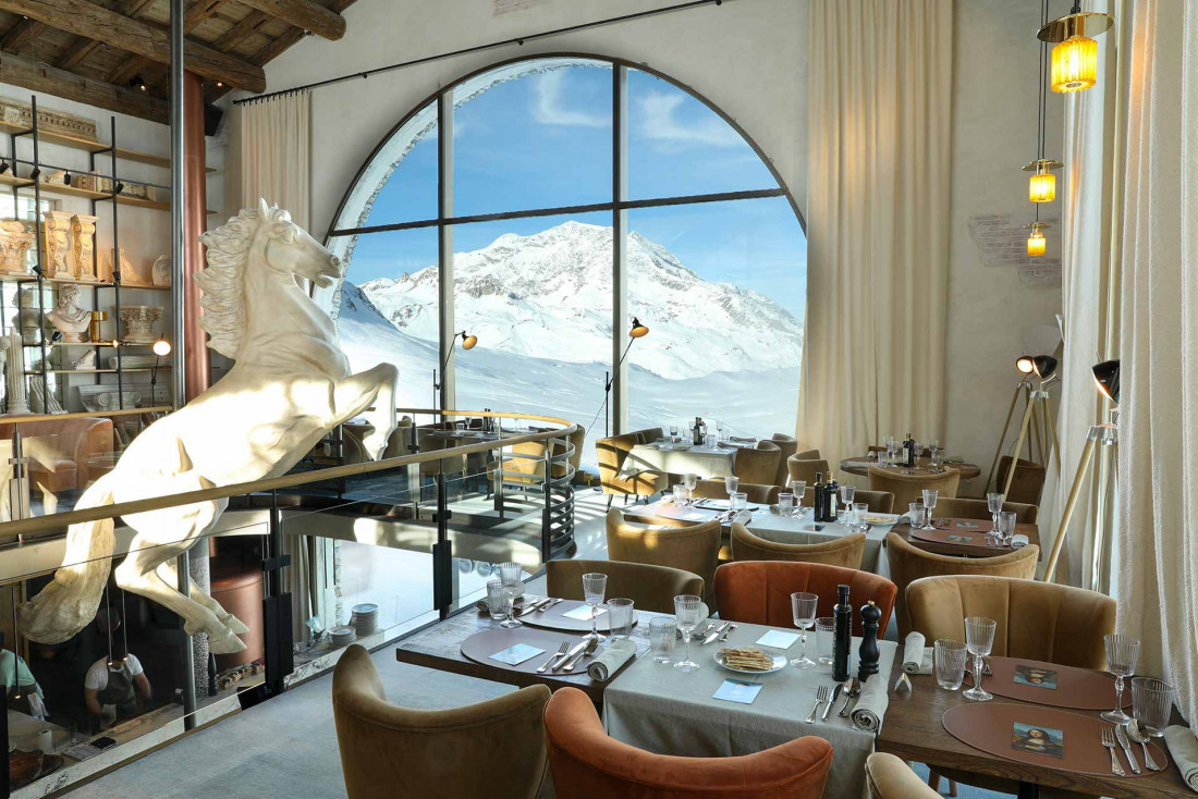 Vue sur le Mont Blanc depuis le deuxième étage de Cucùcina à La Folie Douce Val d'Isère © Jhony Geagea – La Folie Douce