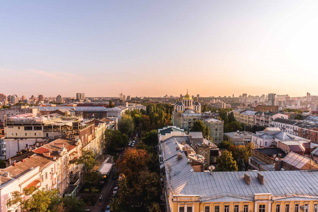 Coucher de soleil sur Kiev vu depuis une chambre de l'hôtel © 11 Mirrors