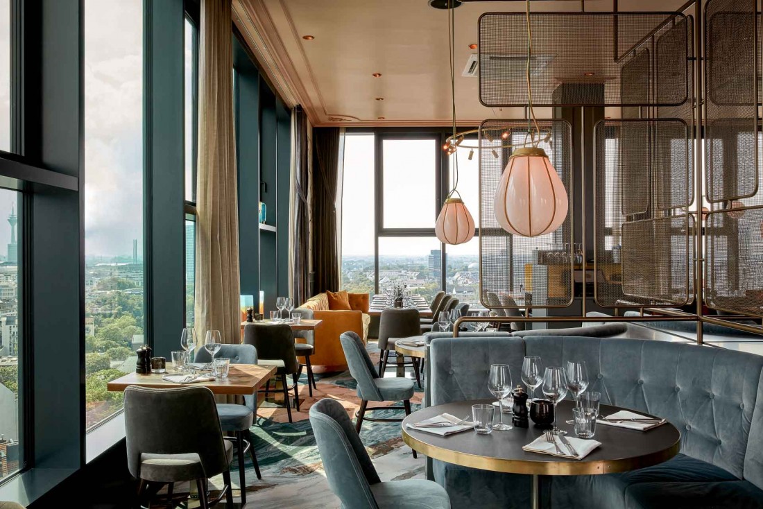 Un étage en-dessous, The Paris Club est le restaurant de l'hôtel, à la carte de brasserie française © Steve Herud