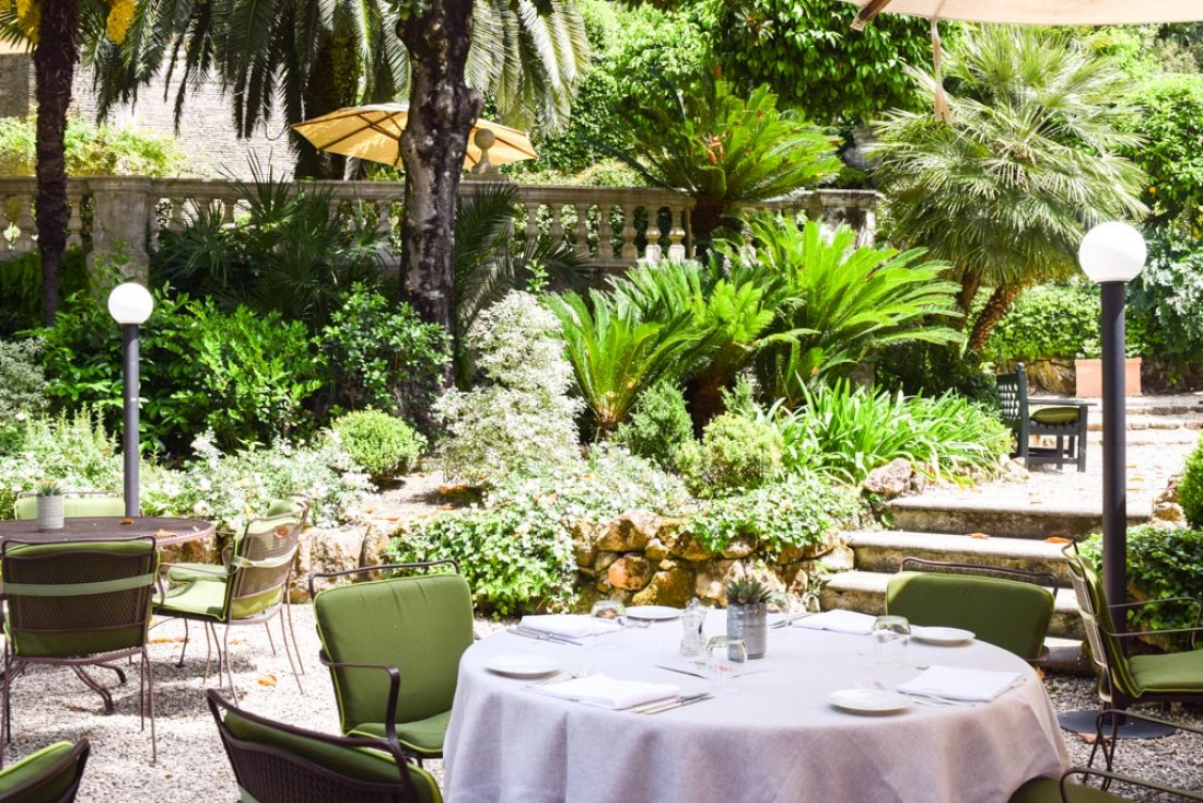 Le Jardin de Russie, dans l'hôtel éponyme, est l'un des plus beaux de Rome. Un spot merveilleux pour déjeuner © Yonder.fr