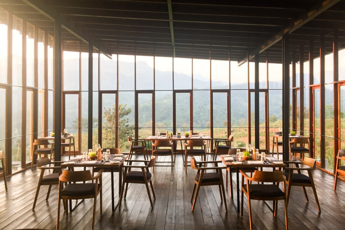 La salle à manger, ouverte de toutes parts, avec vue panoramique © Constance Lugger