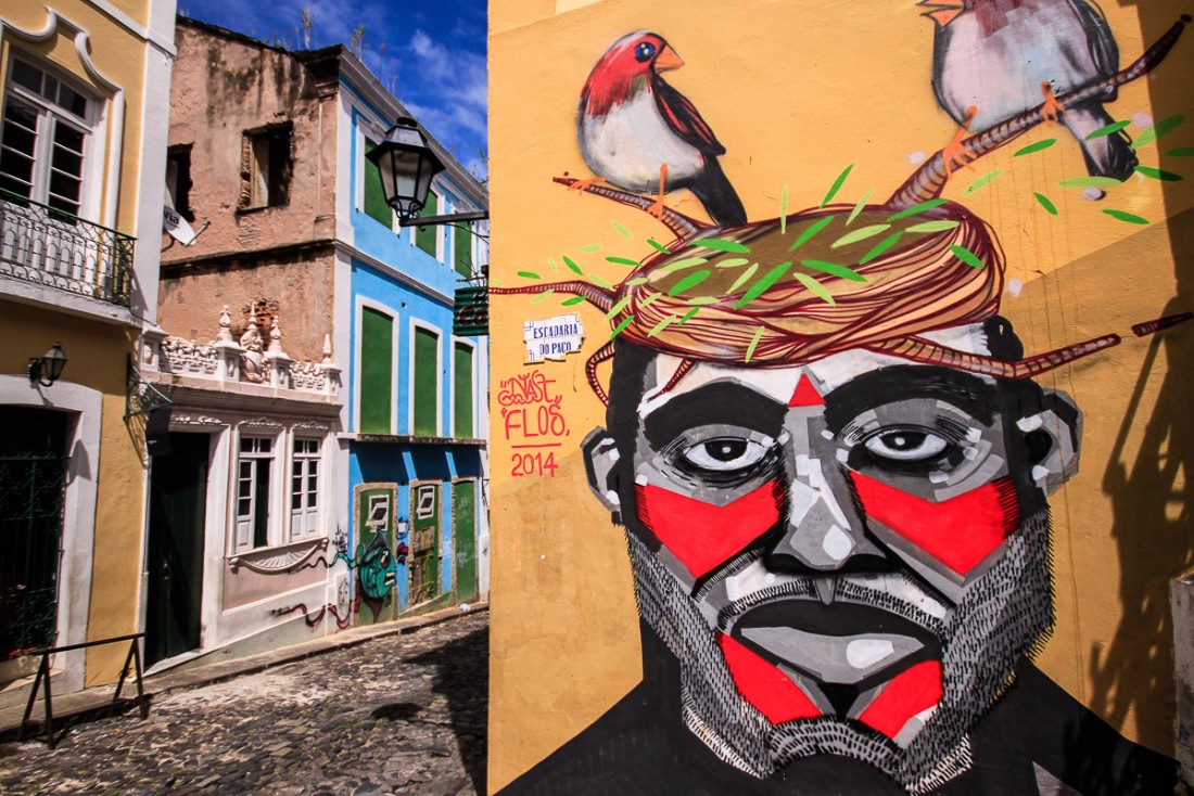 Street art coloré dans les rues de Salvador, tout aussi colorées. | © Cédric Aubert