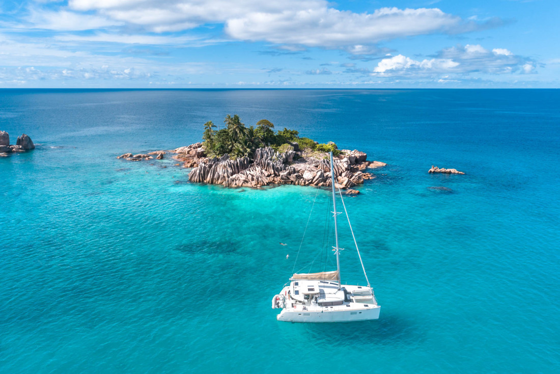 Faire du catamaran aux Seychelles © Dream Yachts