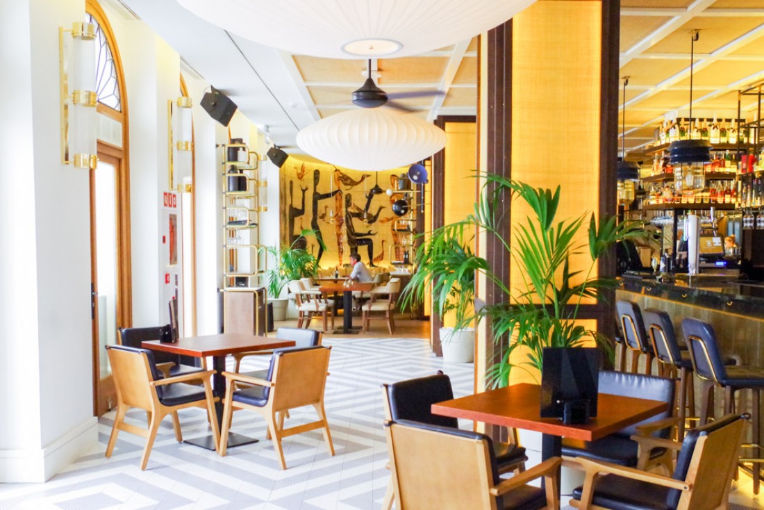 Comme dans de nombreux hôtels à la mode, le lobby se confond avec un lieu de vie ouvert à tous, ici le Café Montesol © Gran Hotel Montesol