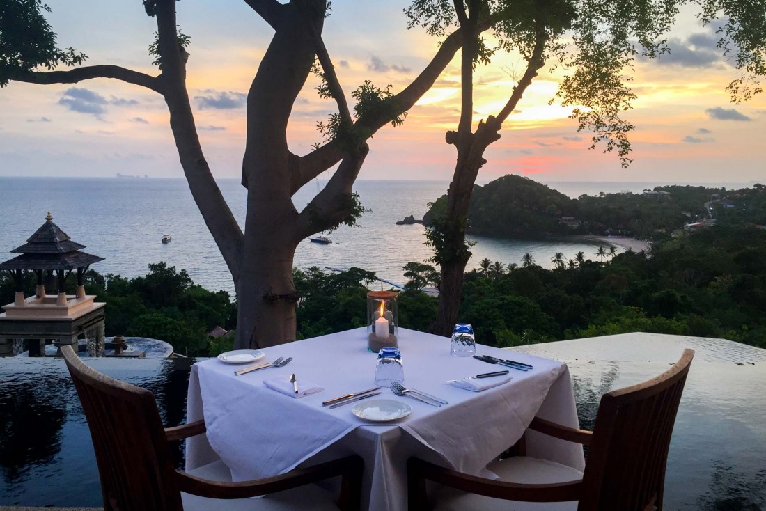 Le restaurant Seven Seas surplombe la baie et offre un coucher de soleil sans pareil © Constance Lugger
