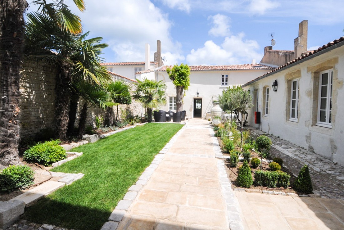 La patio de la villa, ancien cloître © Villa Clarisse