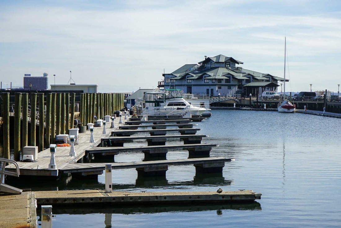 Le long du Boston Harborwalk, non loin du Christopher Columbus Waterfront Park © YONDER.fr