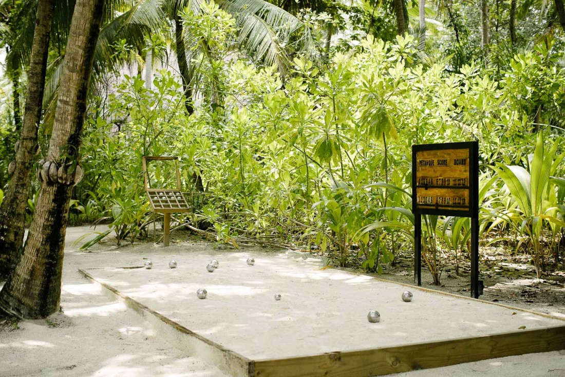 Anantara Kihavah Maldives Villas - Le resort dispose d'un terrain de pétanque © DR