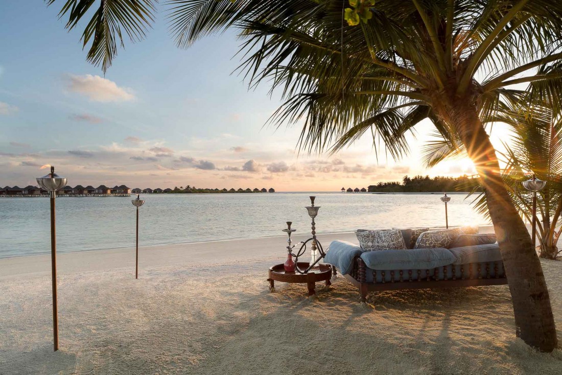 Naladhu Private Island Maldives - Coucher de soleil sur la plage © DR