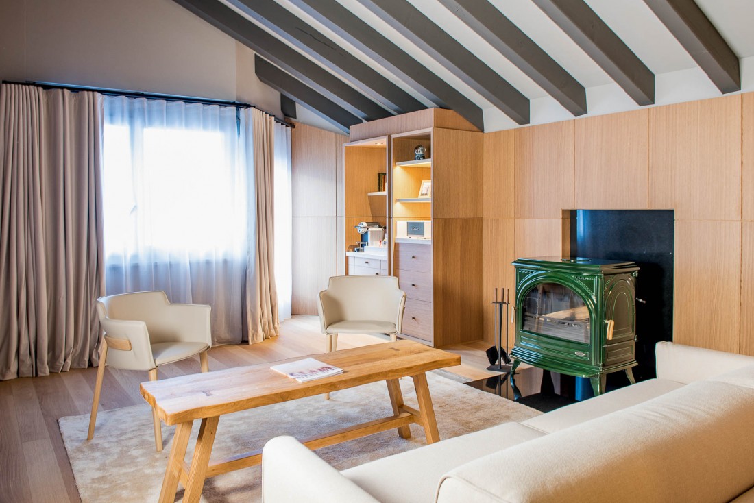 L'Attic Suite, sous les toits, est la plus grande suite du Schweizerhof Zermatt © Alpimages