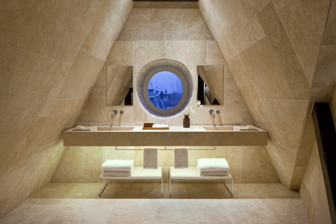 Les Rooftops Suites disposent également de salles de bain spectaculaires @ Conservatorium Hotel