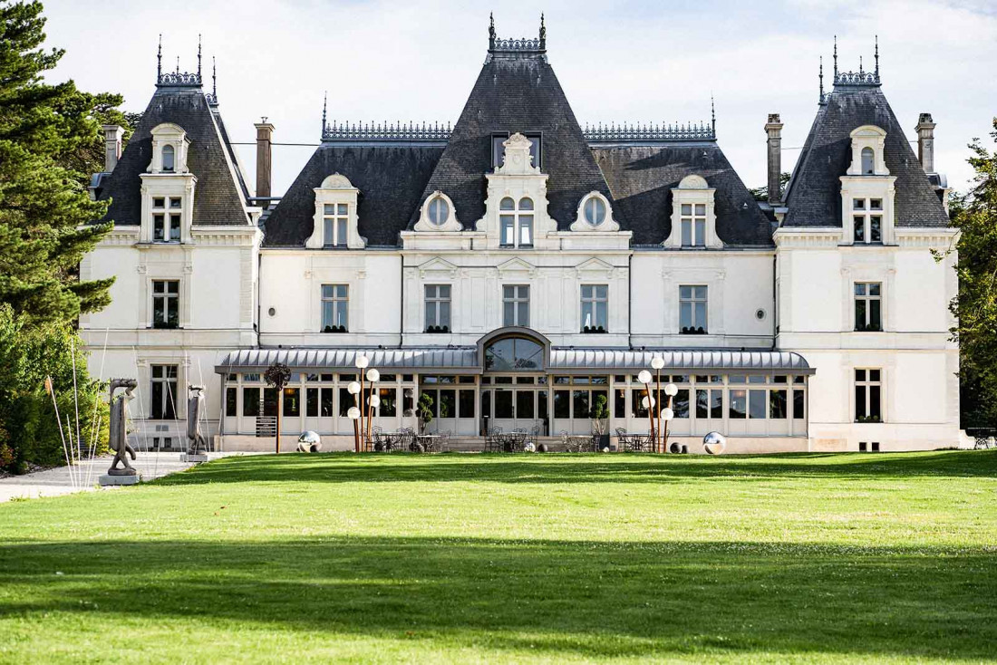 La façade de l'hôtel et le restaurant © Château de Maubreuil