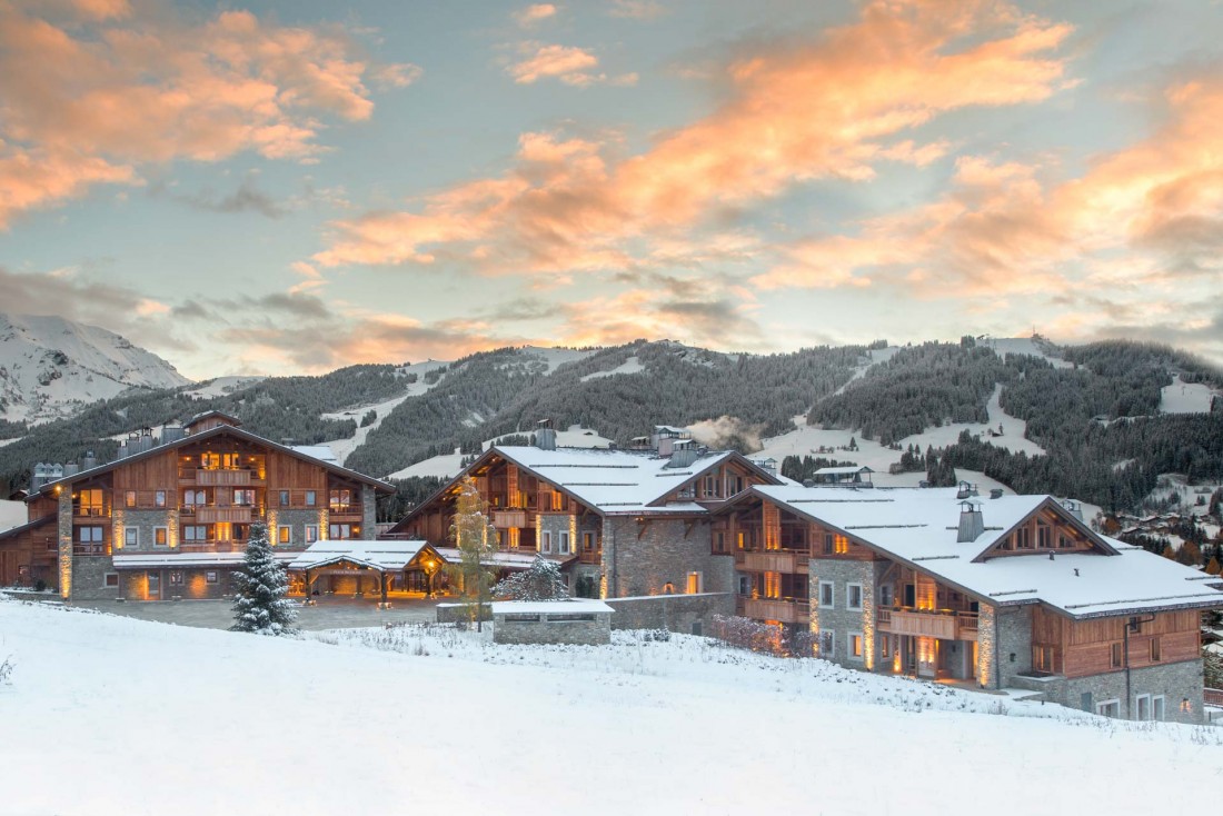 Le Four Seasons Megève est le premier hôtel de la station à proposer un accès direct aux pistes du Mont d’Arbois © DR