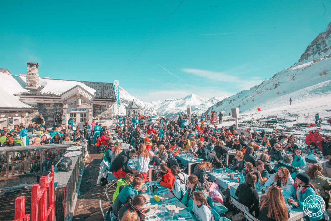 La terrasse de La Fruitière à Val d'Isère © La Folie Douce