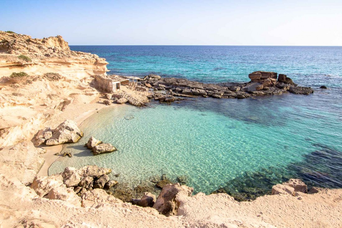 Les eaux turquoise de Formentera invitent au farniente. Ici, la plage Calo Des Mort © robertdering - stock.adobe.com 