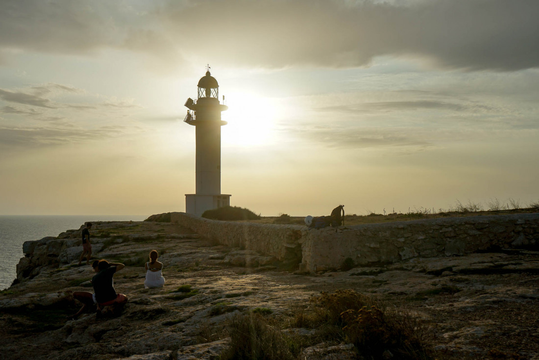 Formentera | Coucher de soleil sur Cap de Barbaria et son phare emblématique © MB | YONDER.fr