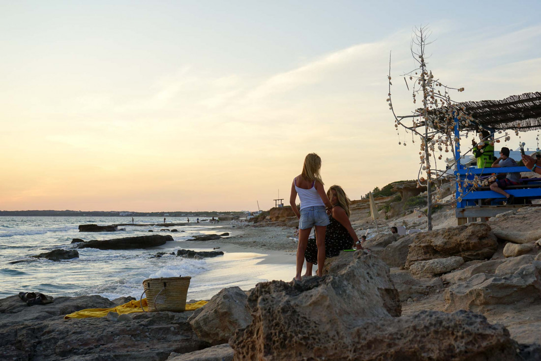 Formentera | Chiringuito Bartolo, l'un de nos spots préférés pour profiter du coucher de soleil un verre à la main © MB | YONDER.fr 