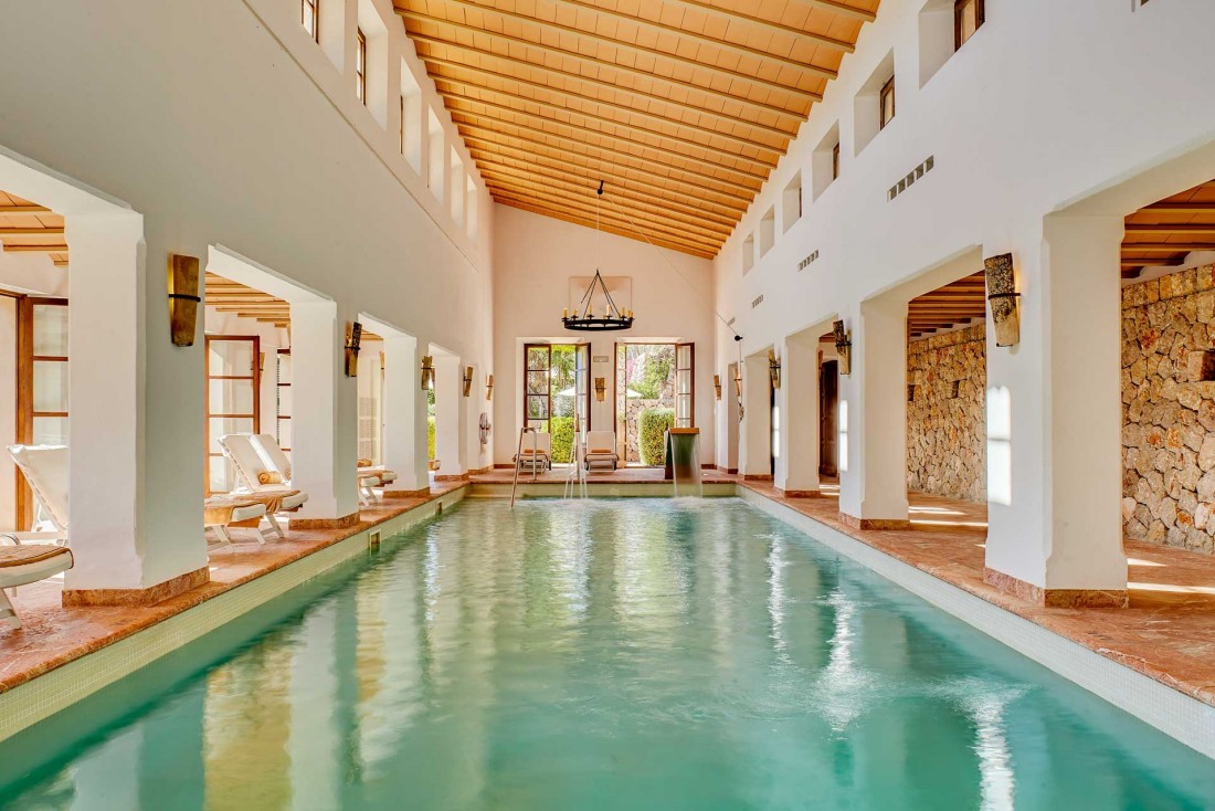 Le Spa offre également le luxe d'une grande piscine intérieure chauffée © Belmond 