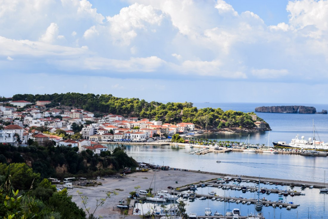 Pylos est l'un des charmants villages à visiter durant votre réjour au Romanos © The Romanos