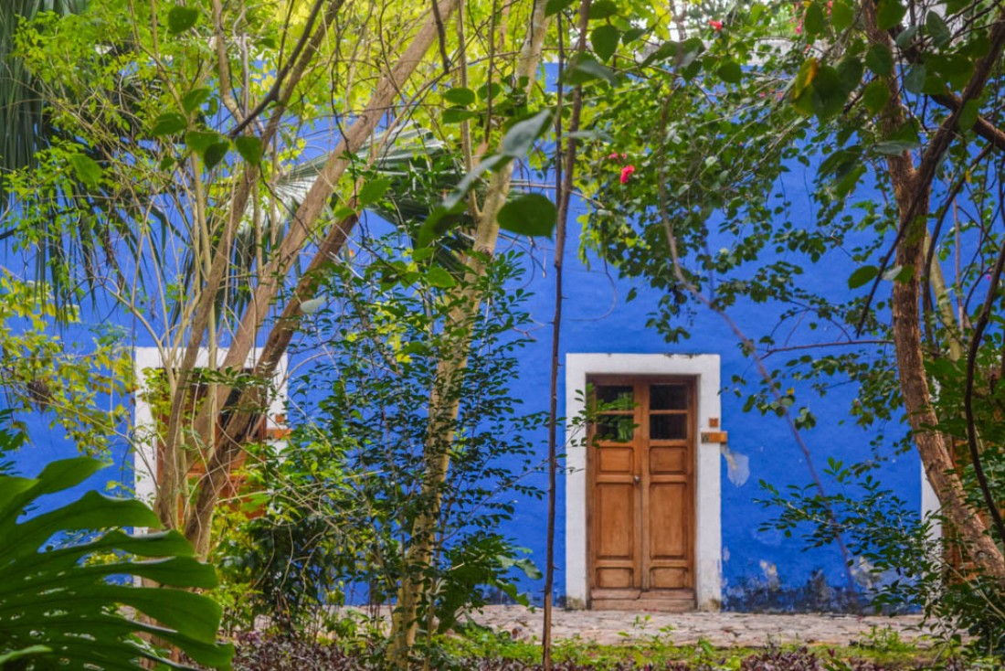 Les bâtiments historiques de l'Hacienda, d'un bleu éclatant © Yonder.fr
