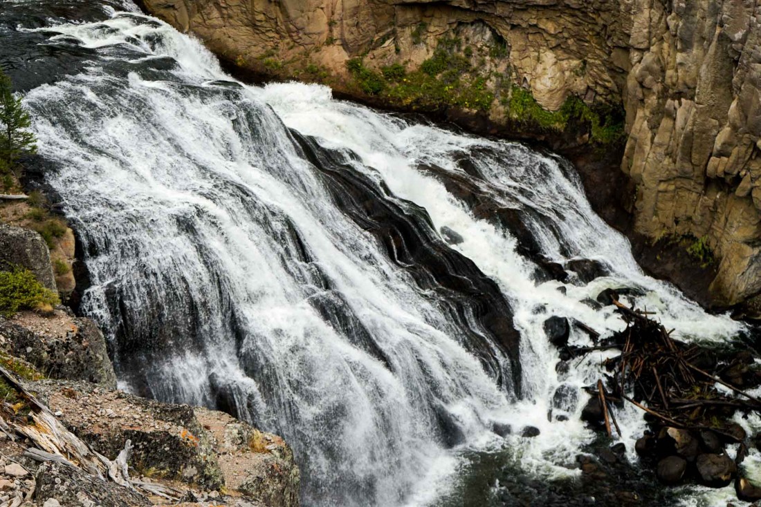 Les Gibbon Falls, sur la rivière éponyme, à mi-chemin entre Madison Junction et Norris Junction. © YONDER.fr