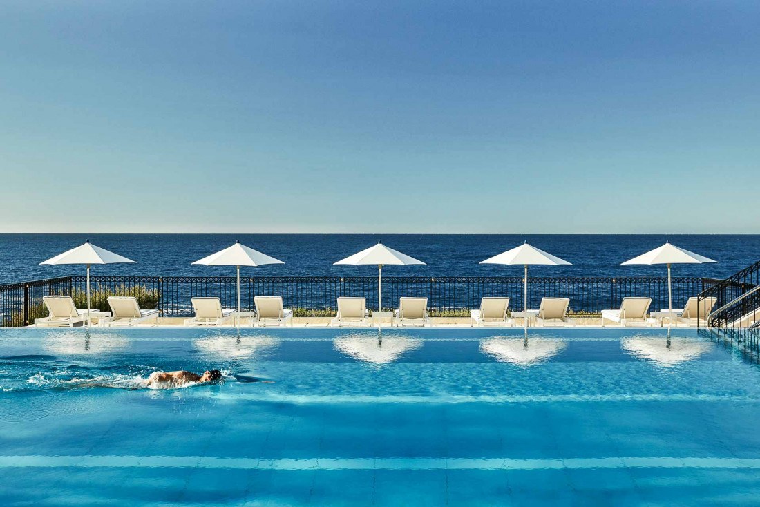 La piscine du Club Dauphin au Grand-Hôtel du Cap Ferrat, l'une des plus belles de toute la Méditerranée © Four Seasons Hotels & Resorts