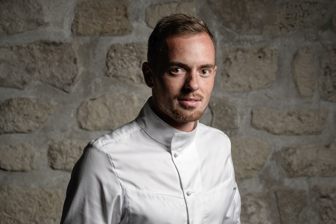 Tom Meyer est le chef du restaurant Granite (Paris 1er), ouvert à l'automne 2021 © Paul Stefanaggi
