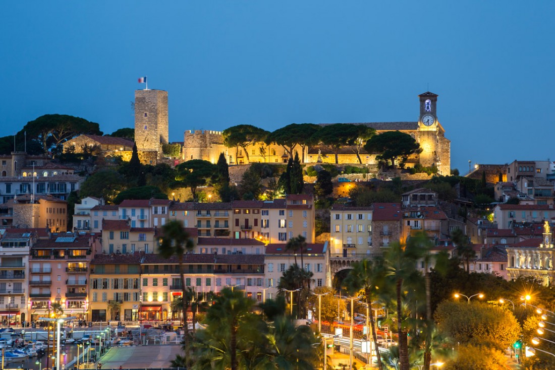 Vue sur Le Suquet depuis le restaurant gastronomique ou la suite Top of Five © Five Seas Hotel