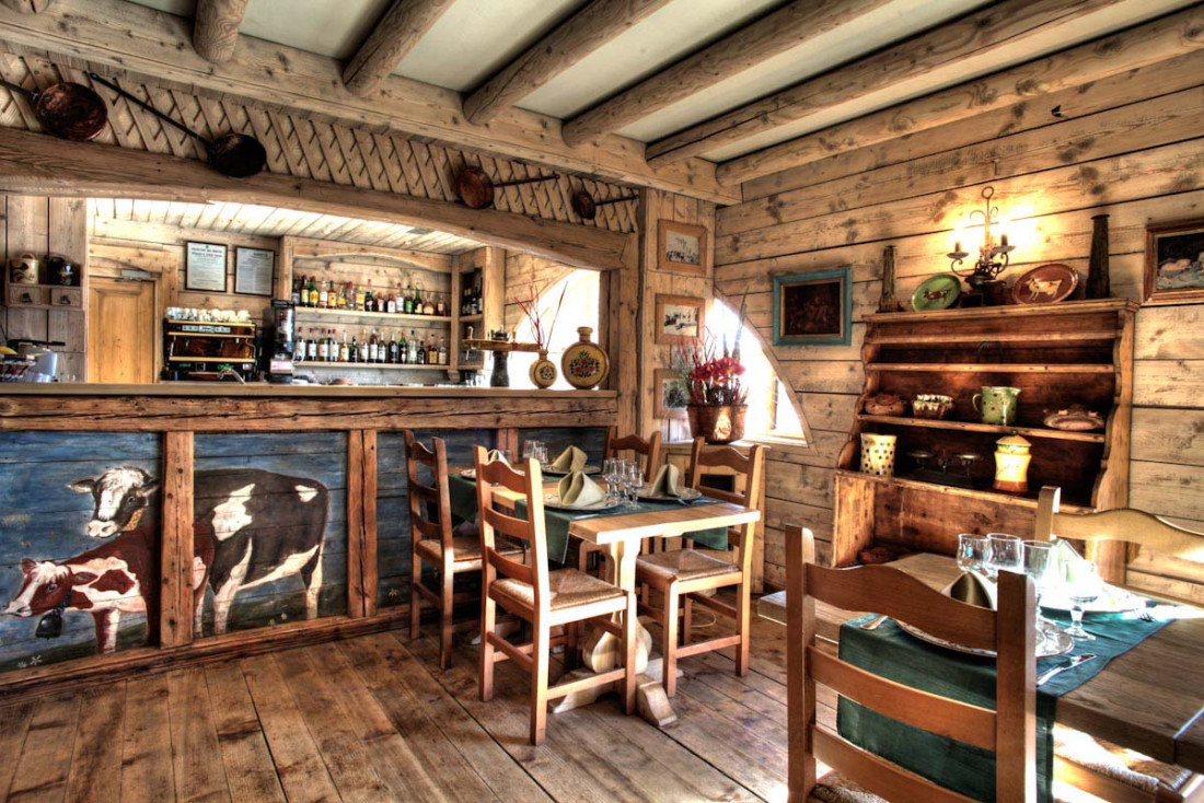 Le restaurant La Chaumière au Village Montana © Les Etincelles