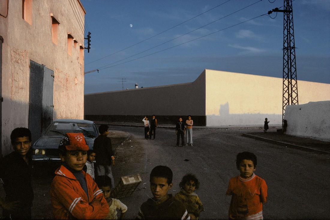 Essaouira, zone industrielle. 1988. © Harry Gruyaert / Magnum Photos