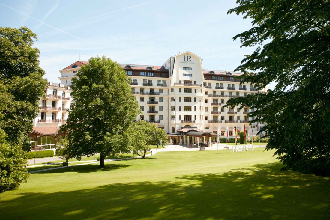 Partenaire | L'Hôtel Royal au sein du complexe Evian Resort et son parc de 19 hectares © Brodbeck & de Barbuat