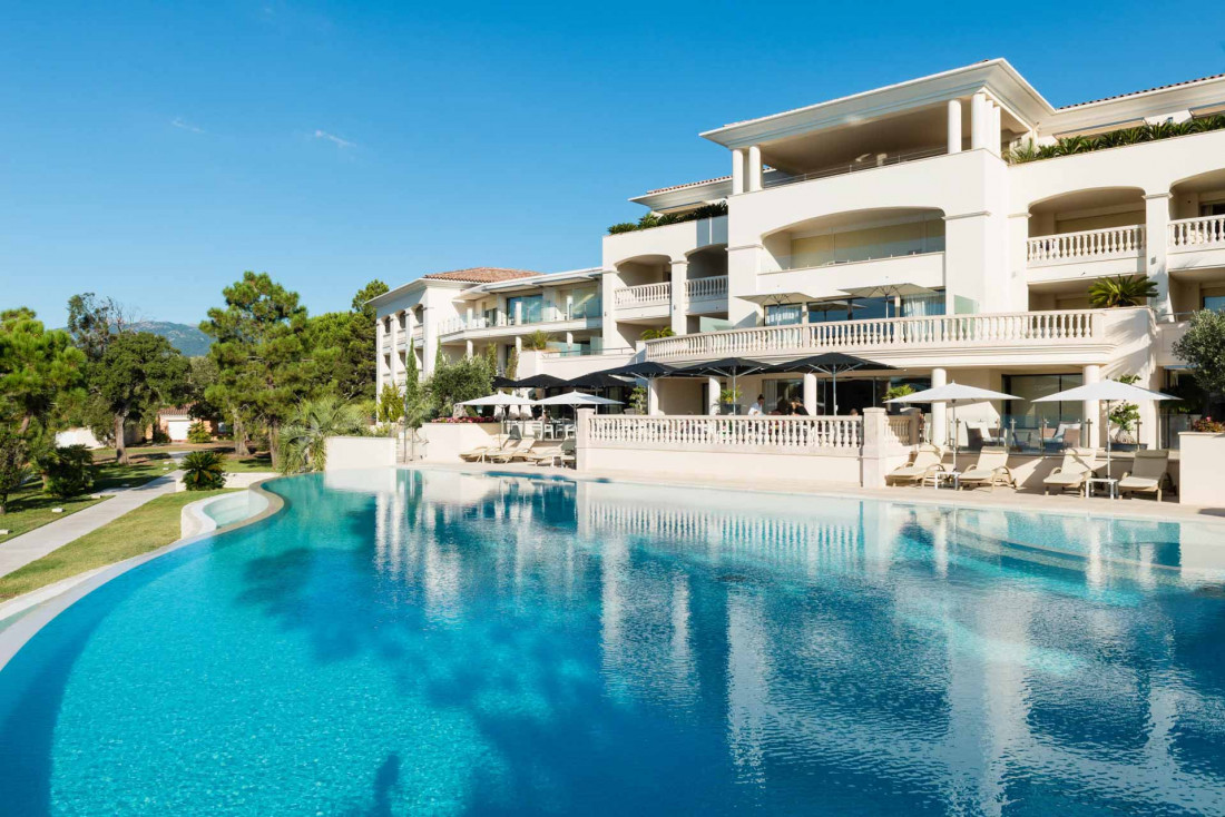 Hôtel Don Cesar Porto-Vecchio | L'établissement est doté de deux piscines extérieures © DR